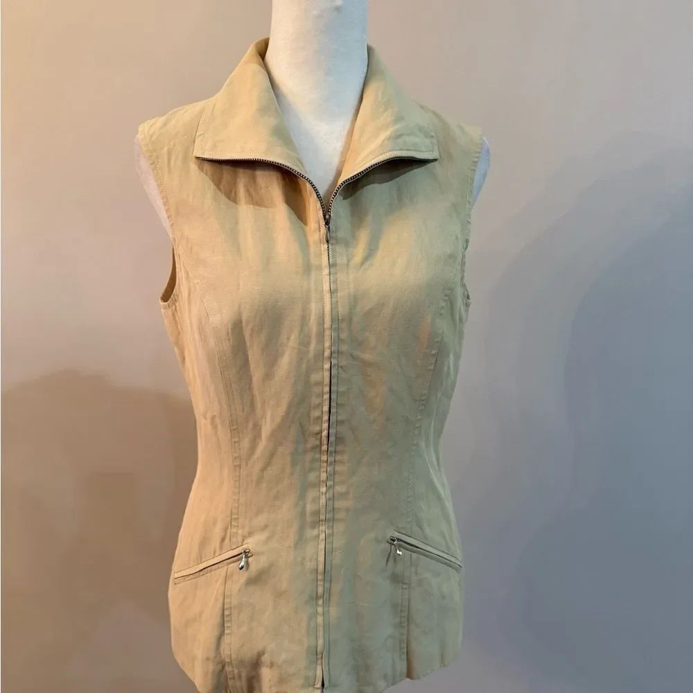 BCBGMaxAzria Light Tan Zip Up Vest Size 6